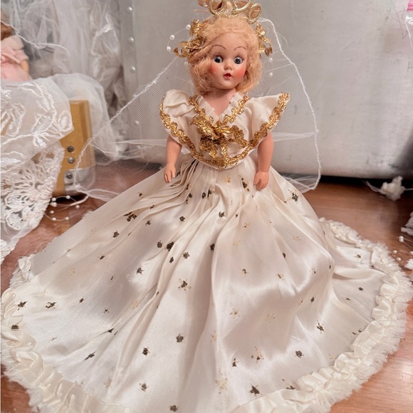 7 Vintage Doll Collection in Pink, White, Gold, Blue and Orange - Picture 9 of 16